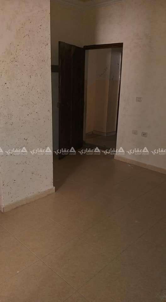 شقة مشطبة سوبر لوكس للبيع بعمارة سكنية حديثة البناء