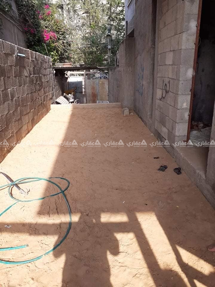 بيت مكون من طابقين للبيع