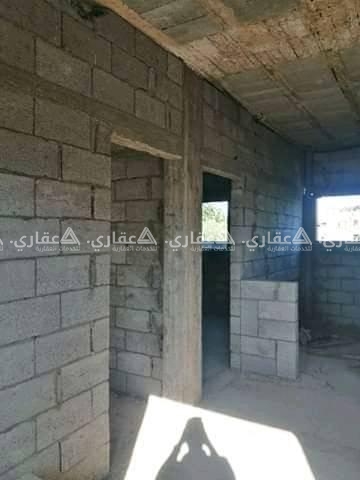 أرض للبيع مع منزل صغير