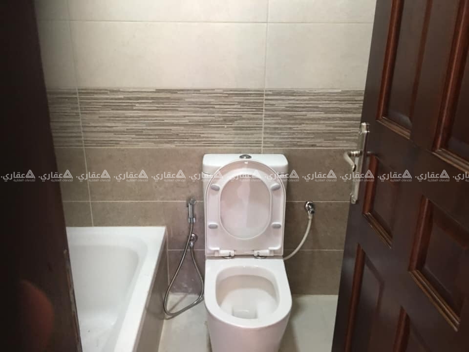 شقه فارغه للايجار في البيره في البالوع  