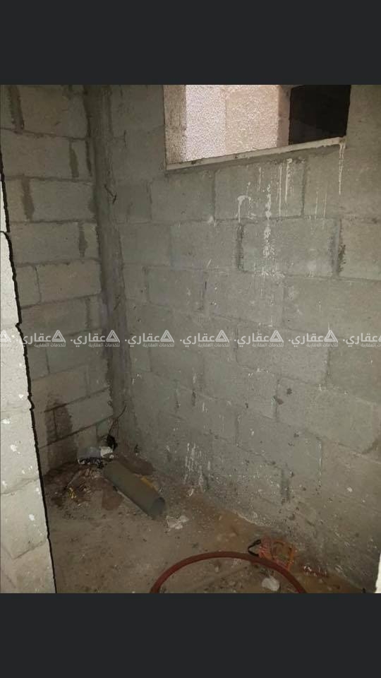 شقة للبيع بالقرب من مفترق العيون