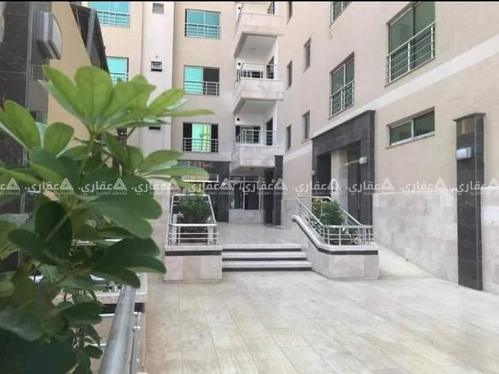 شقة للبيع تطل علي البحر مباشرة