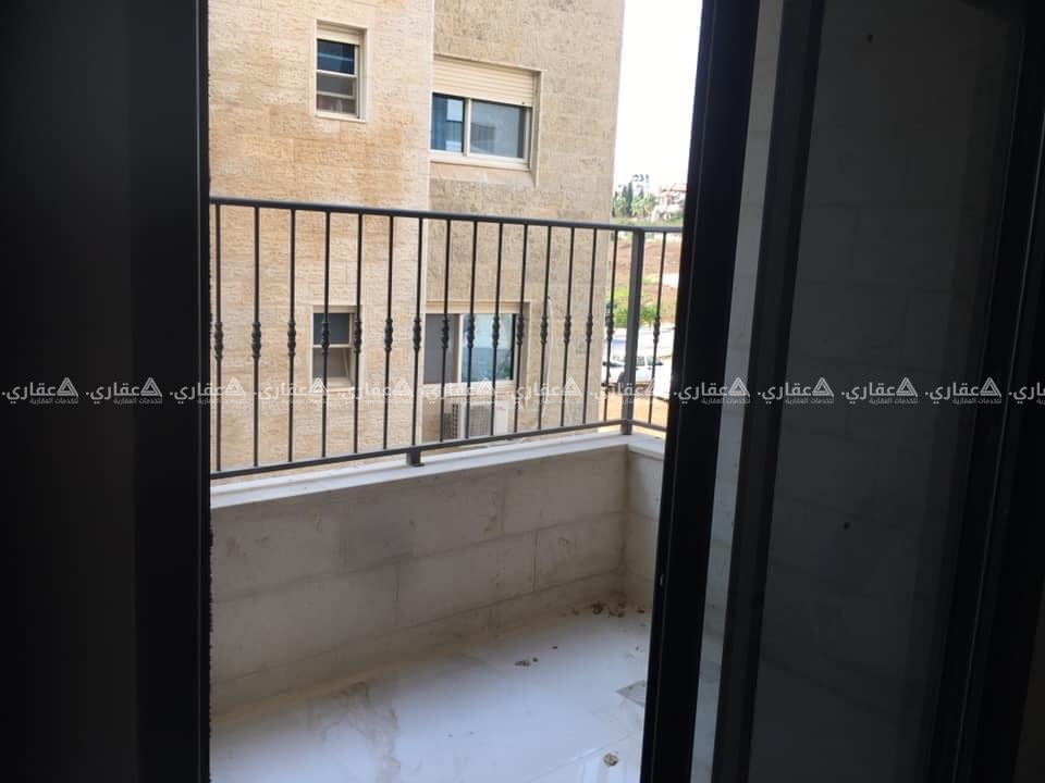 شقه فارغه للايجار في البيره في البالوع  