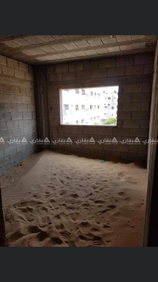 شقة للبيع بالقرب من مفترق العيون