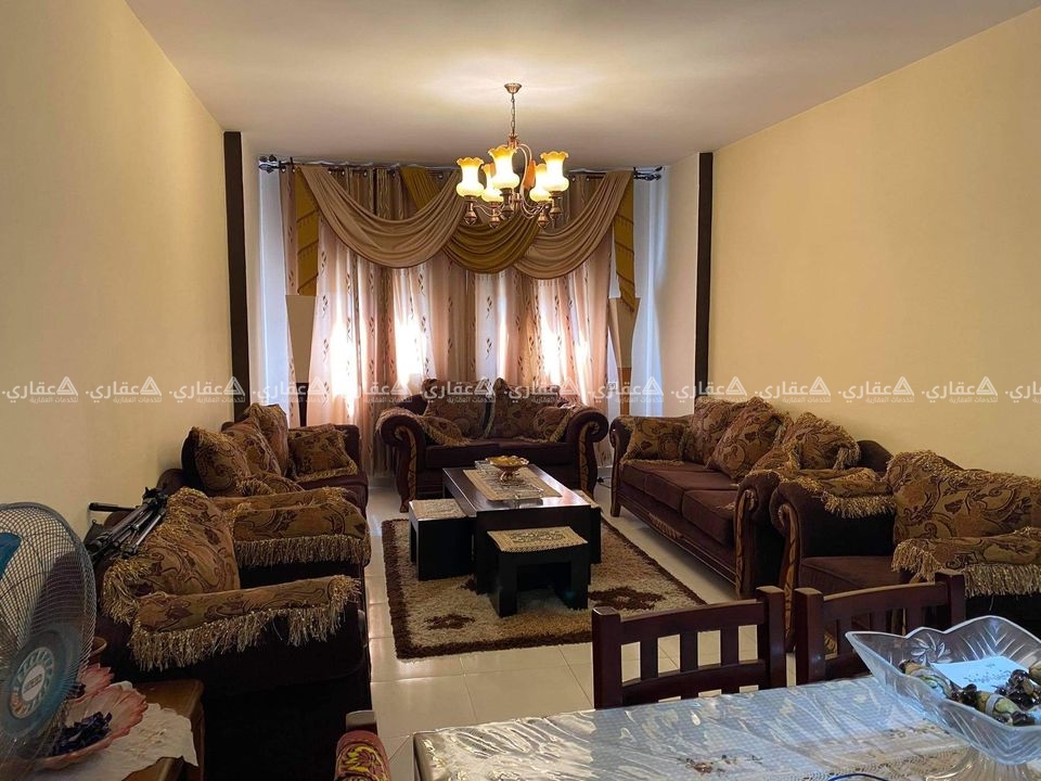 شقة للبيع طابق أول فوق الشارع