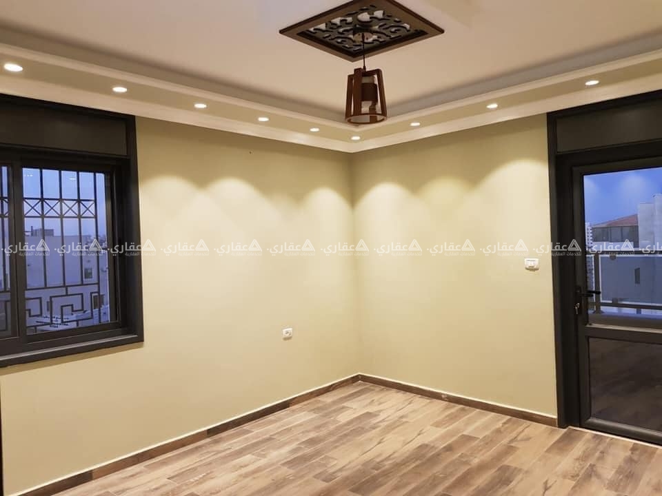 شقه فارغه للايجار في البيره قرب شركه بكدار