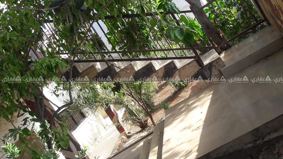 بيت سكني من ثلاث طوابق  في وسط الباذان