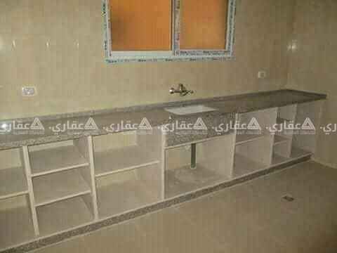 شقه للبيع على شارع قطر مباشرة مطلة على البحر