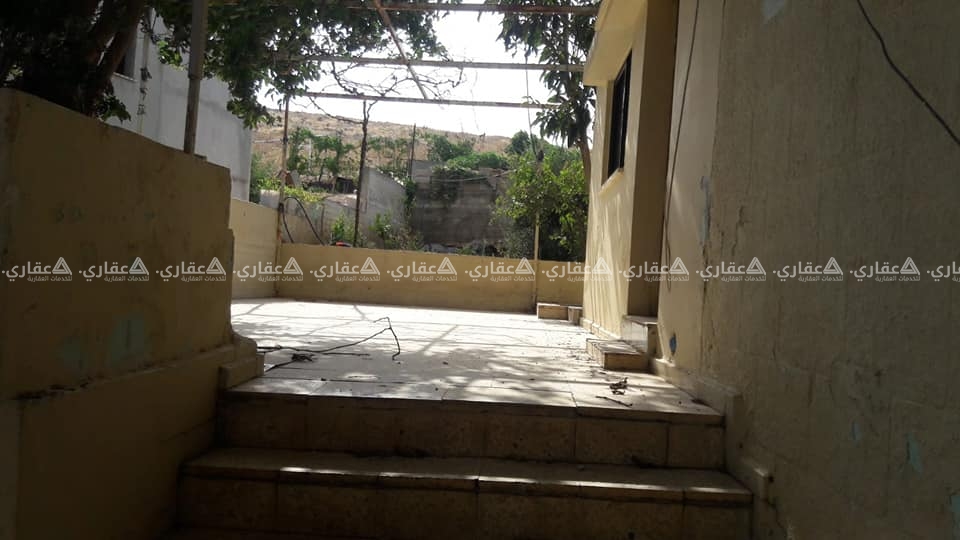 بيت سكني من ثلاث طوابق  في وسط الباذان