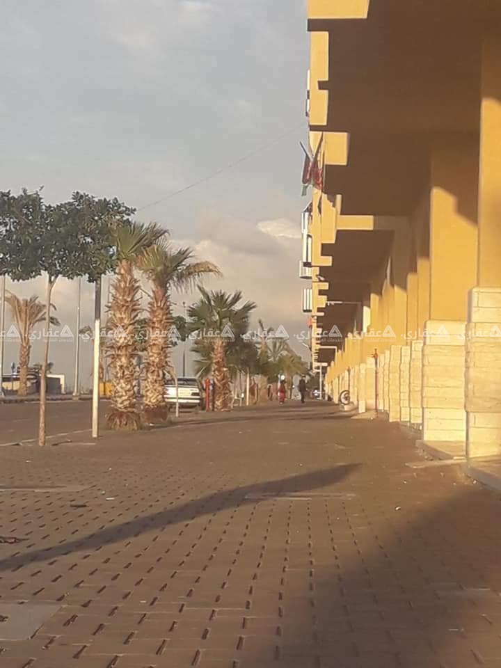 شقه للبيع على شارع قطر مباشرة مطلة على البحر