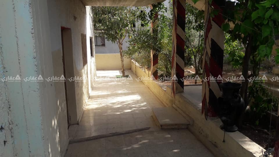 بيت سكني من ثلاث طوابق  في وسط الباذان