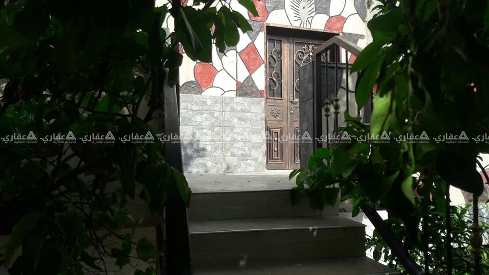 بيت سكني من ثلاث طوابق  في وسط الباذان
