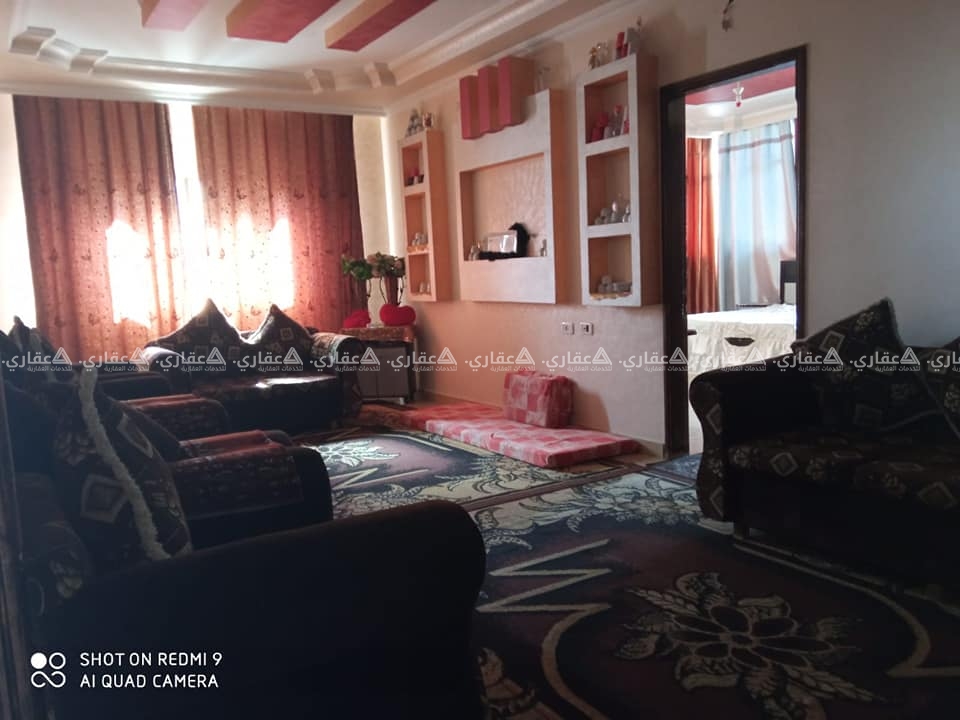 شقتين و3 حواصل للبيع