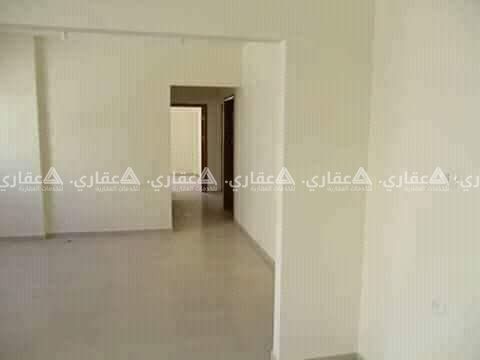 شقه للبيع على شارع قطر مباشرة مطلة على البحر