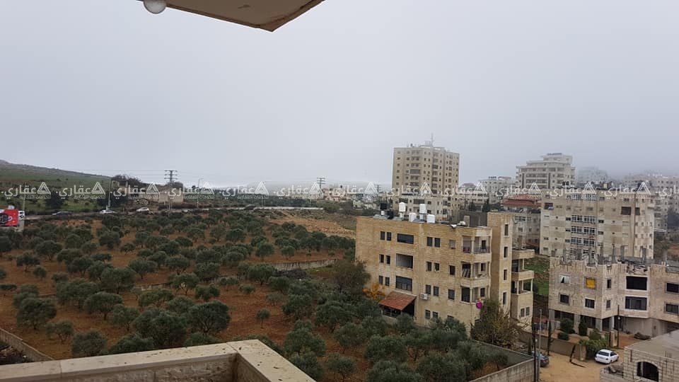 شقة للبيع في عمارة جميلة جدا 