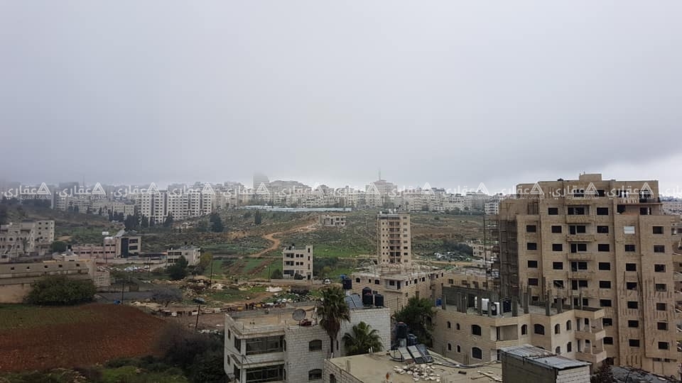 شقة للبيع في عمارة جميلة جدا 