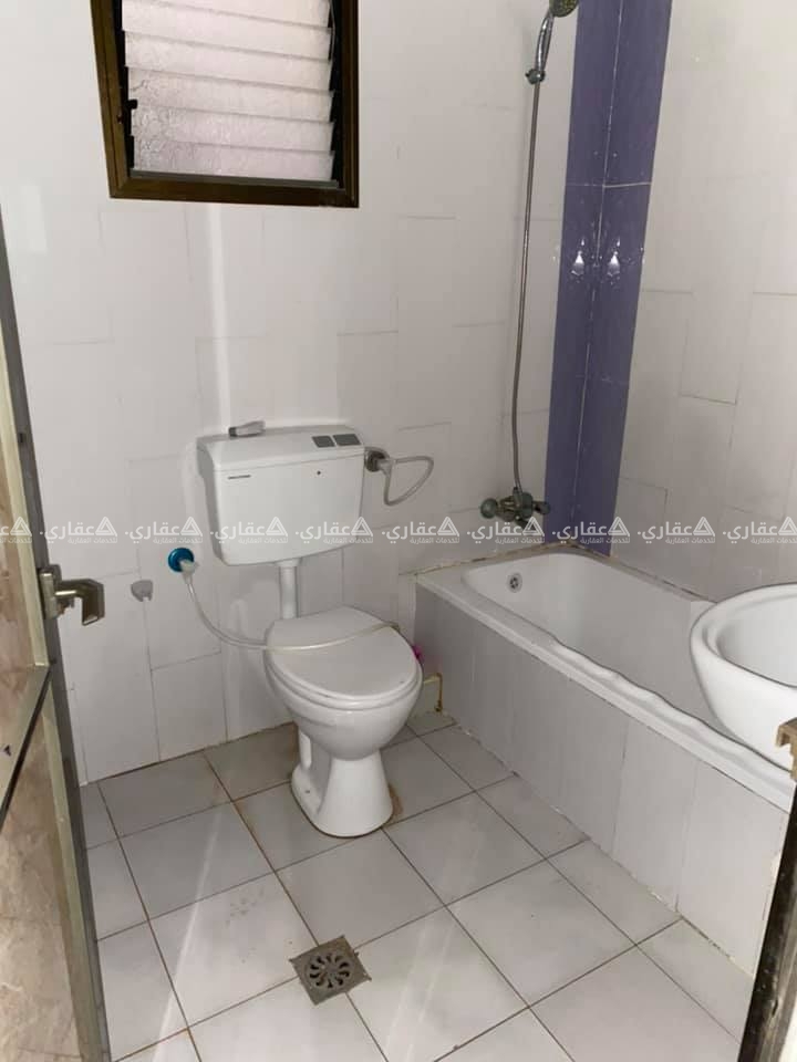شقة في عمارة سكنية حديثة البناء