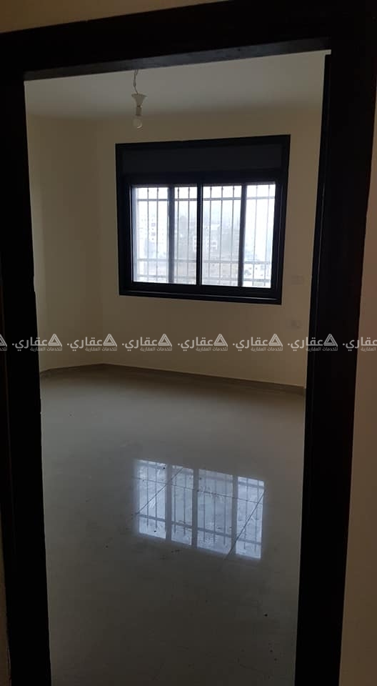 شقة للبيع في عمارة جميلة جدا 