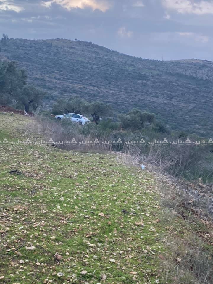 قطعة أرض  على سفحه جبل من أراضي ديرالسودان
