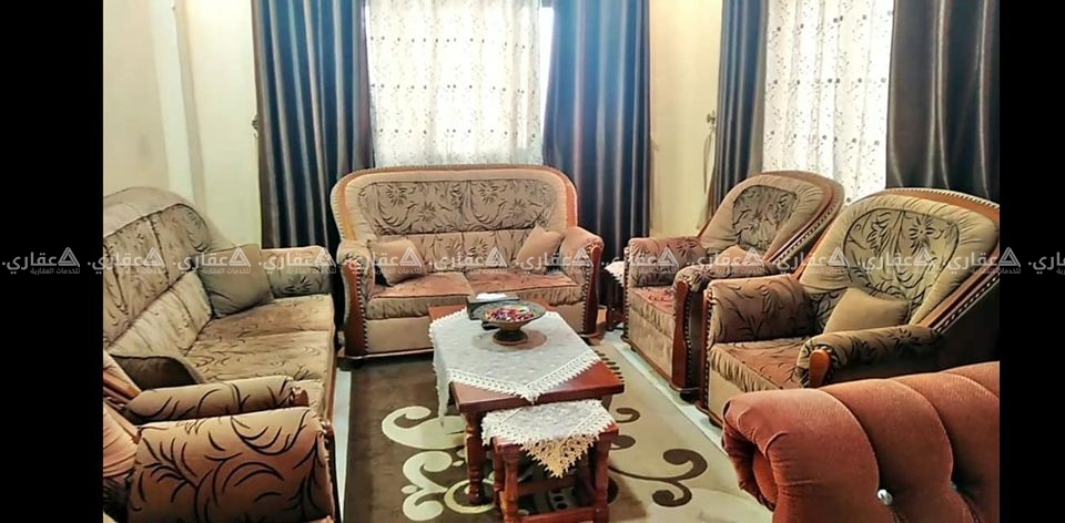 3 طوابق للبيع في عمارة