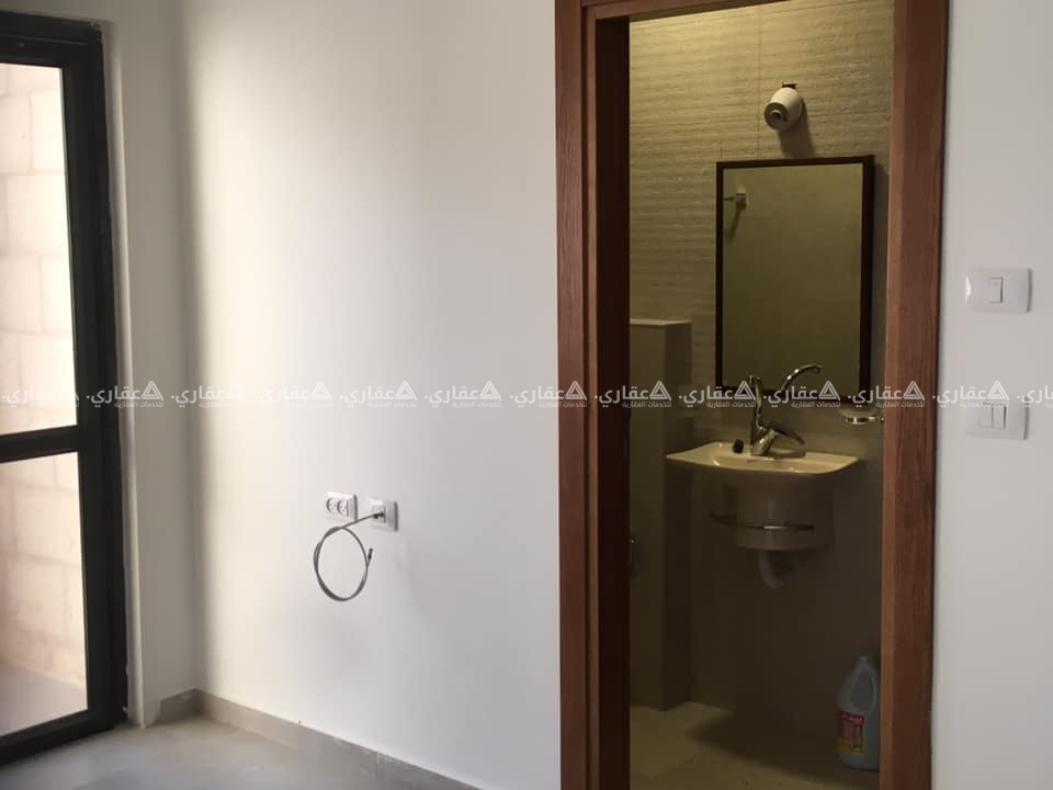 شقة فارغة مع مدخل خاص