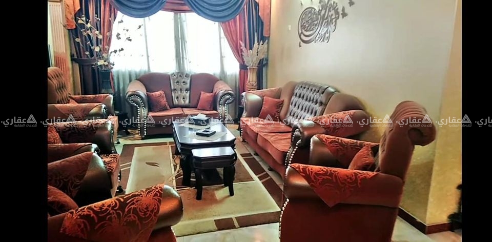3 طوابق للبيع في عمارة