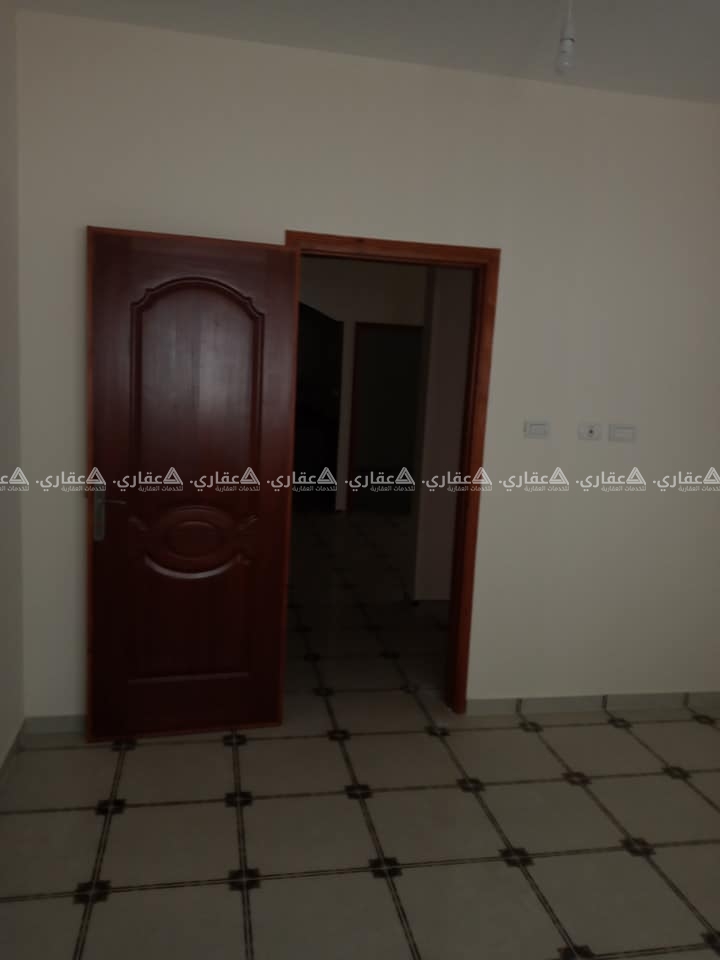 شقق مشطبة وشقق عظم في عمارة حديثة