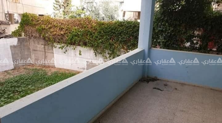 للمؤسسات والجمعيات قطعة أرض مع منزل واسع