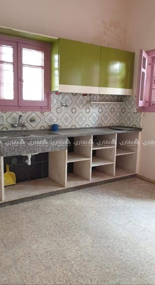 للمؤسسات والجمعيات قطعة أرض مع منزل واسع