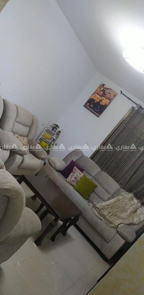 شقة للبيع  على الشارع الرئيسي 