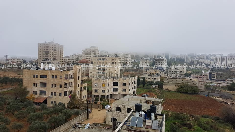 شقة للبيع في عمارة جميلة جدا 