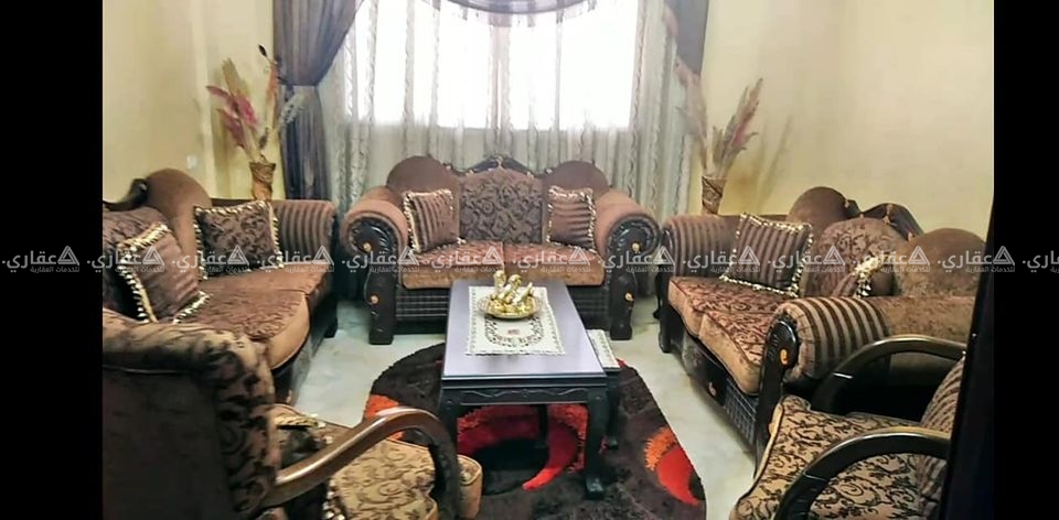 3 طوابق للبيع في عمارة