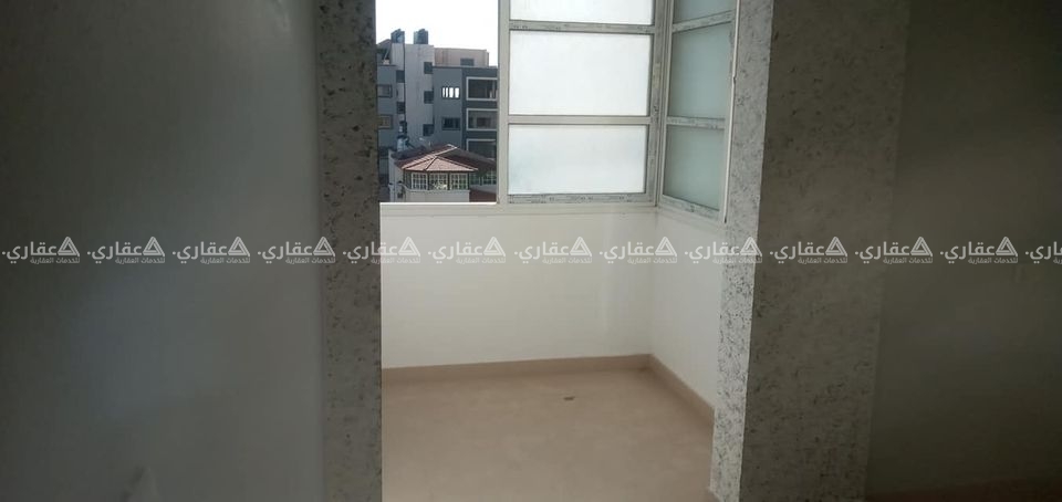 شقة بموقع مميز بالقرب من السرايا