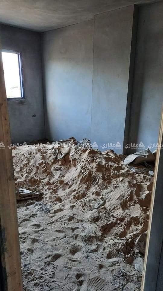 شقة في عمارة حديثة البناء وموقع مميز 