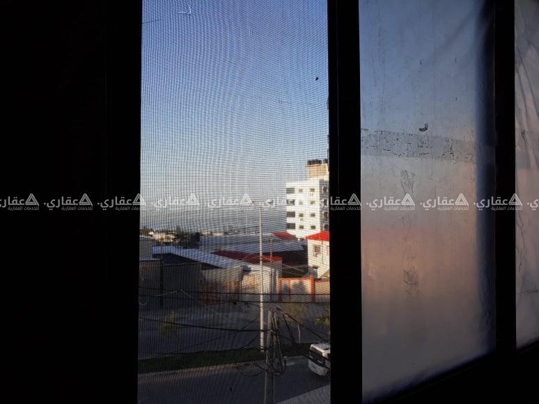عمارة للبيع مكونة من ثلاث طوابق