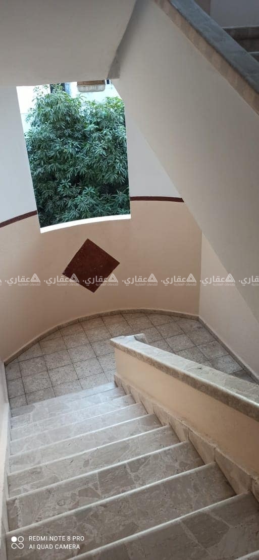 بيت للبيع منتصف شارع العيون