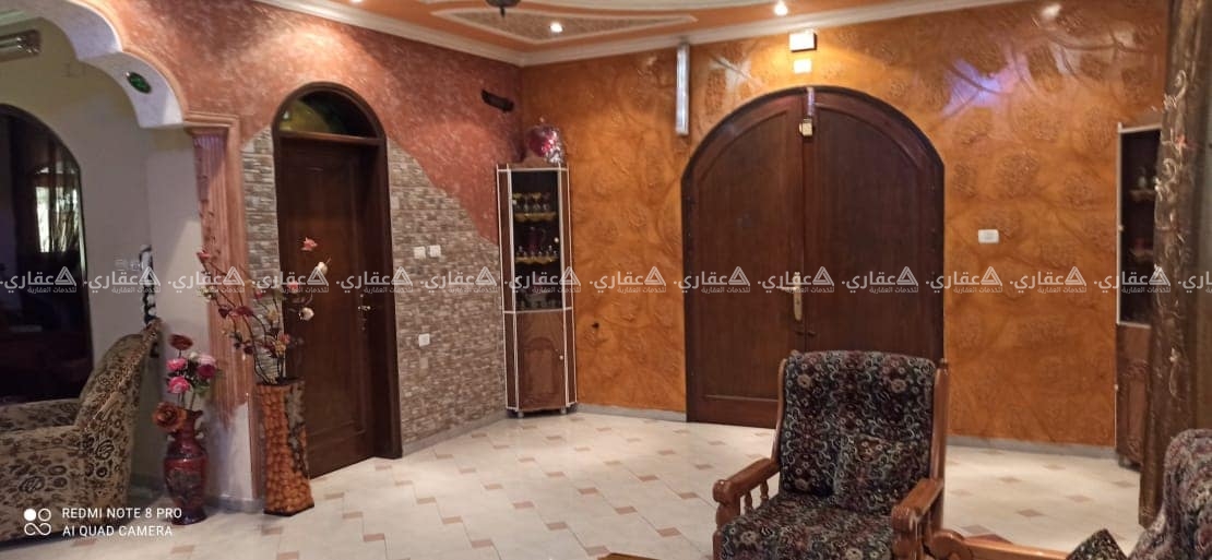 بيت للبيع منتصف شارع العيون