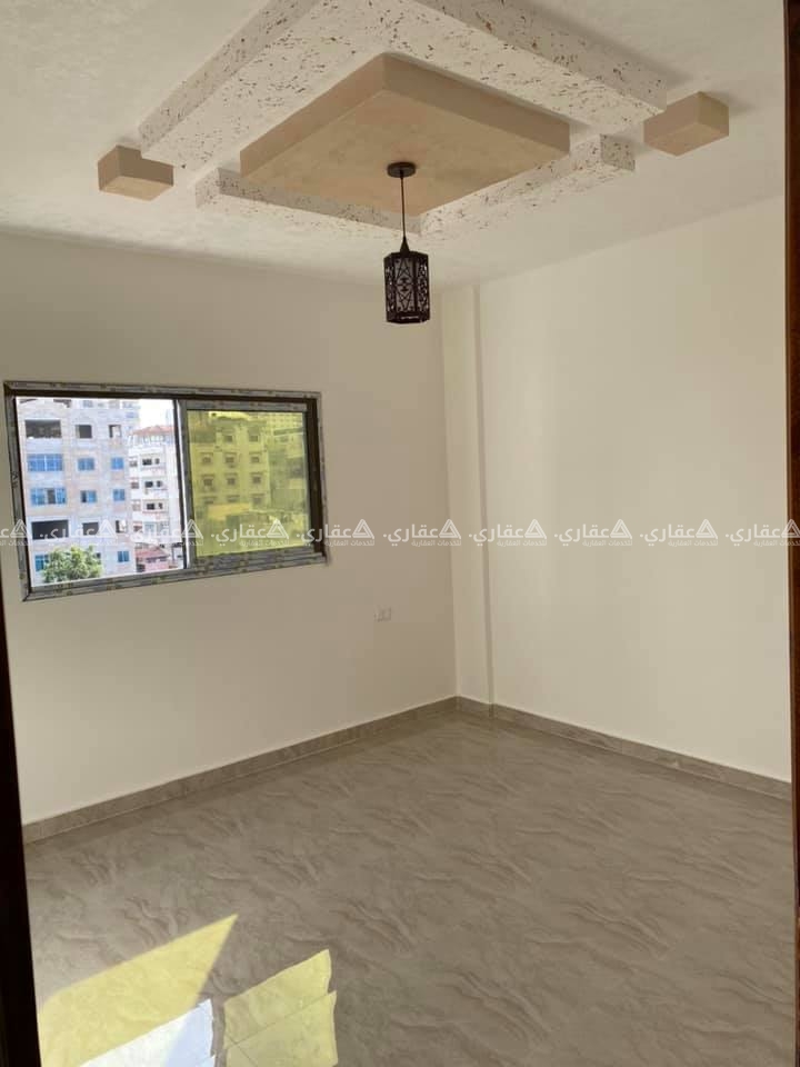 شقة في عمارة حديثة البناء