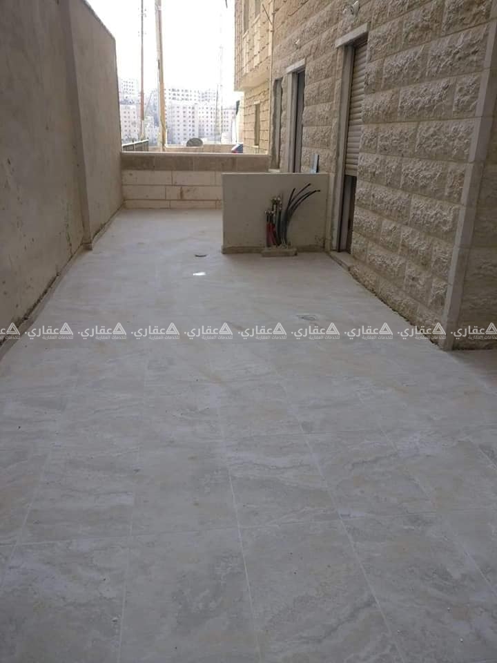 استوديو مع ساحة خارجية واسعة جدا