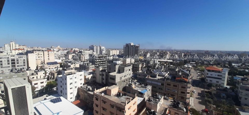 شقتين للبيع تقع بمنتصف البلد  
