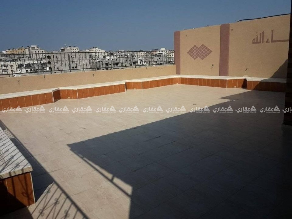 روف في شارع النفق 