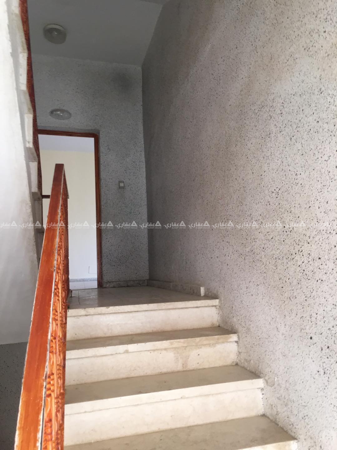 شقة فارغة للايجار في عمارة مستقلة