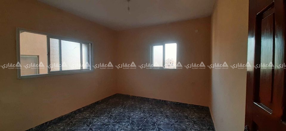 شقتين للبيع تقع بمنتصف البلد  