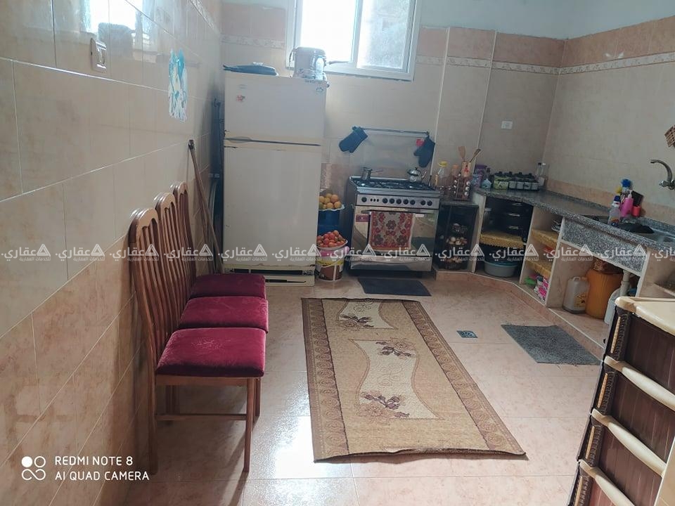 بيت نصف اسبست والنصف الاخر باطون