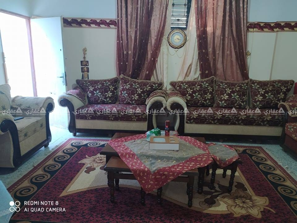 بيت نصف اسبست والنصف الاخر باطون