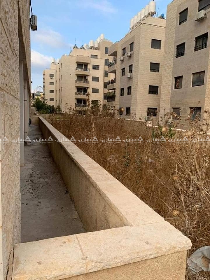 شقة أرضية فخمة وراقية للبيع 
