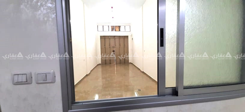 محل واسع للإيجار