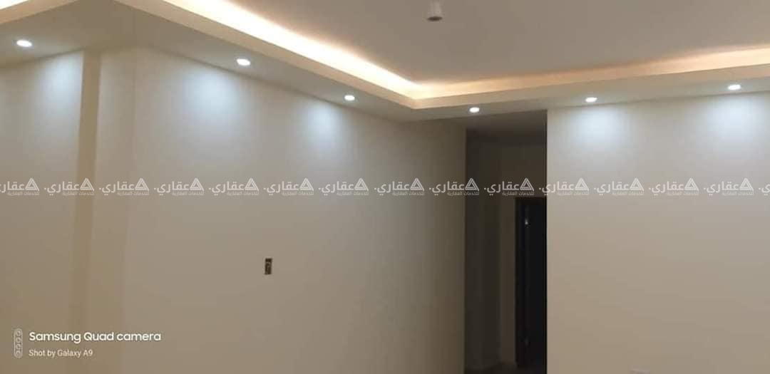 شقه في عمارة جديدة تشطيب جديد