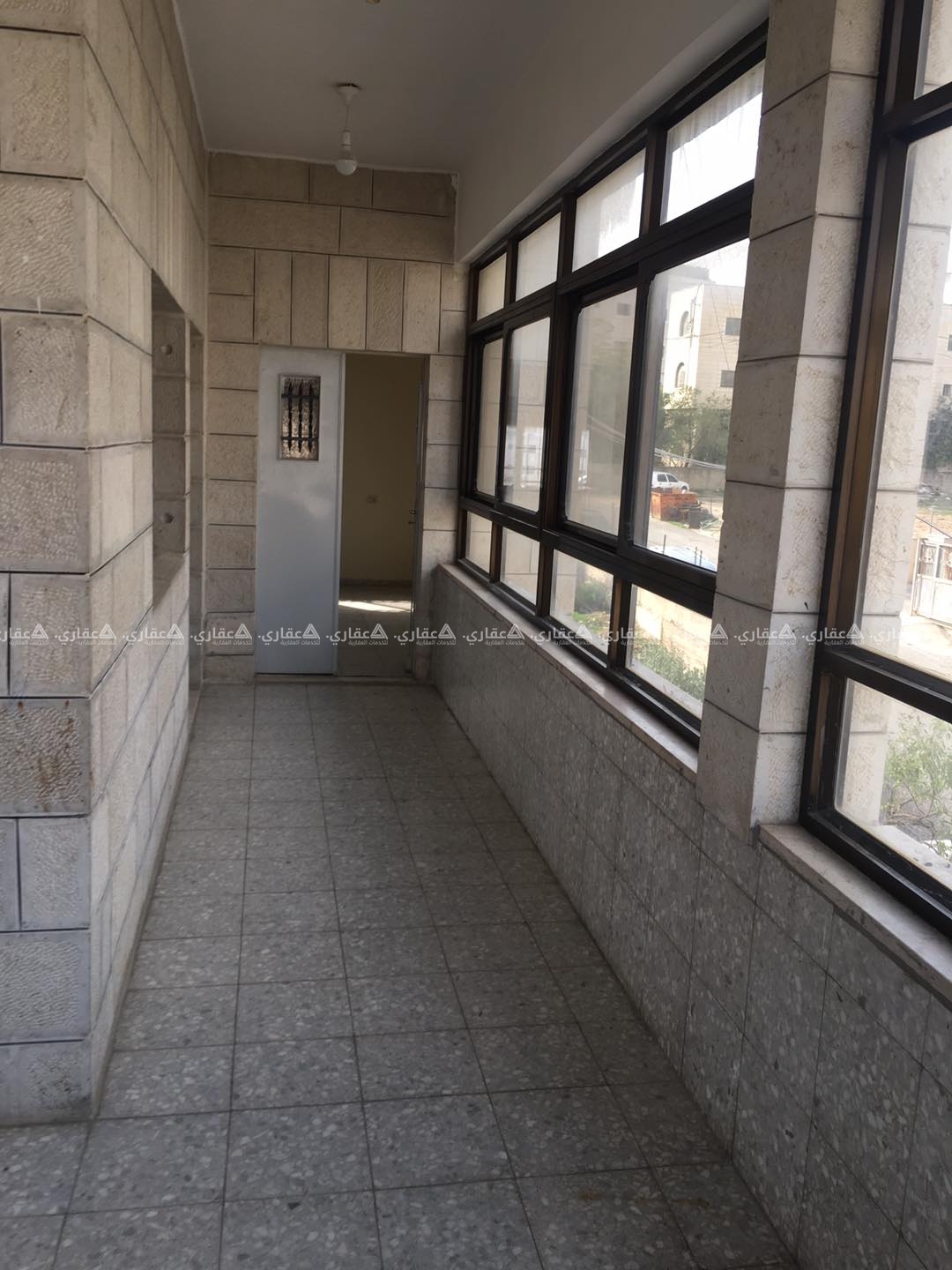 شقة فارغة للايجار في عمارة مستقلة