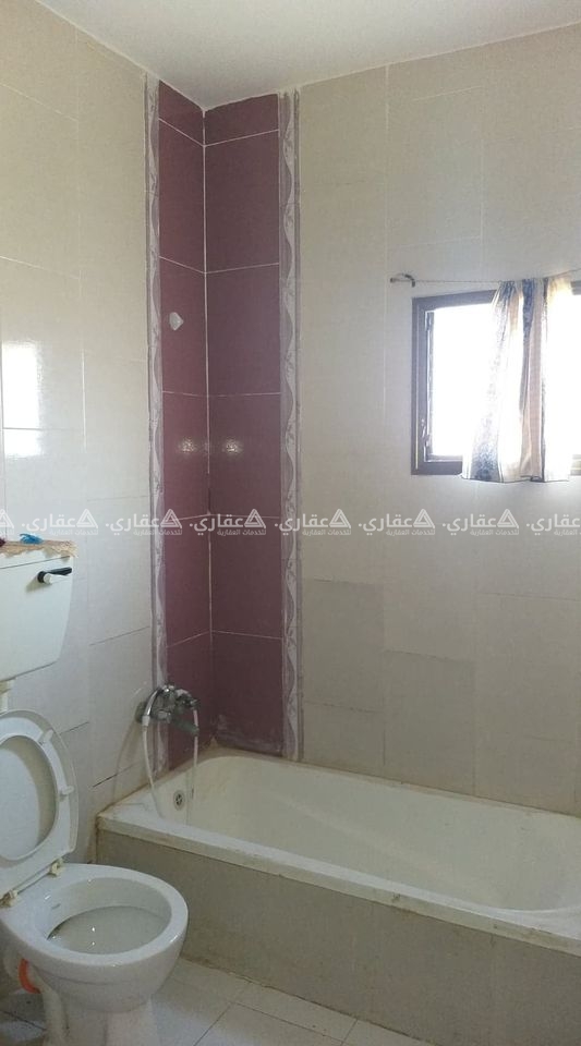 شقة بعمارة سكنية حديثة البناء